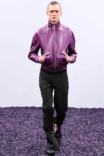 Look 15
